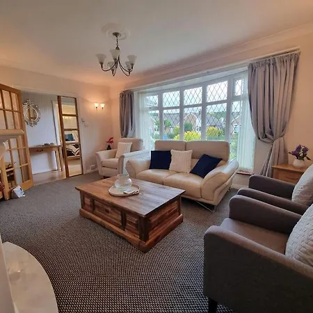 Charming Coastal Bungalow Cayton Exterior photo